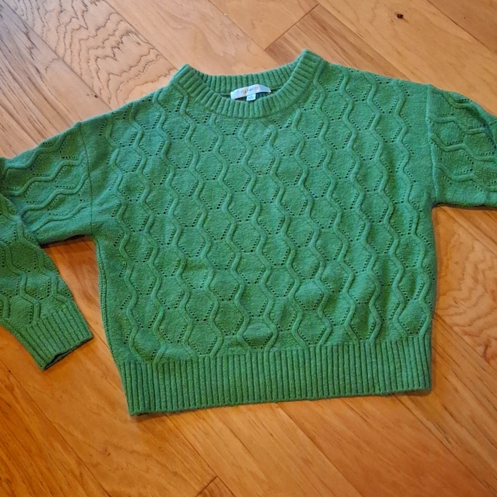 Flat White bright green sweater S